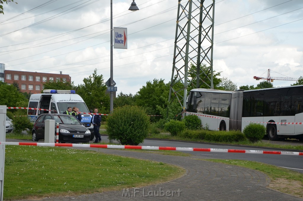 Schwerer Bus Unfall Koeln Porz Gremberghoven Neuenhofstr P305.JPG - Miklos Laubert